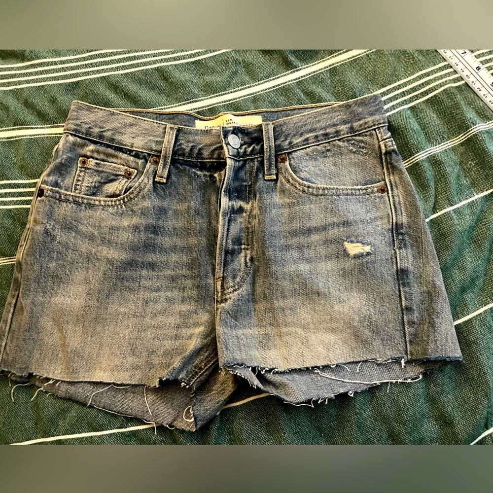 Woman’s Gap Jean Cut Off Shorts🌵25